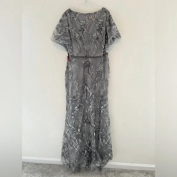 MAC DUGGAL EMBELLISHED V NECK BUTTERFLY SLEEVE TRUMPET GOWN PLATINUM SIZE 16
